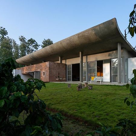 Saffronstays Cafella- A 3-Bdr Elliptical-Roof Villa In Chikmagalur Mudigere Esterno foto